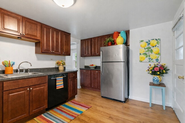 Photo - 1342 Circle Ave Unit 2