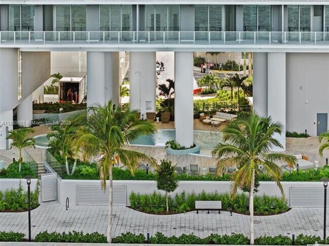 Photo - 700 NE 24th St Unit 700 NE 24th St 2004