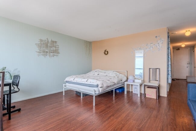 Photo - 1700 E 56th St Unit 1403