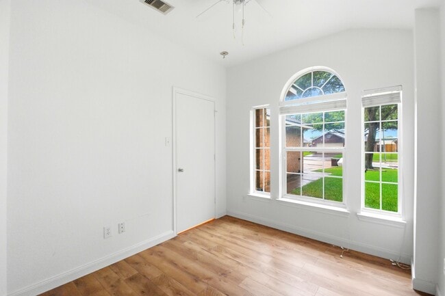 Photo - 111 Thunder Basin Dr