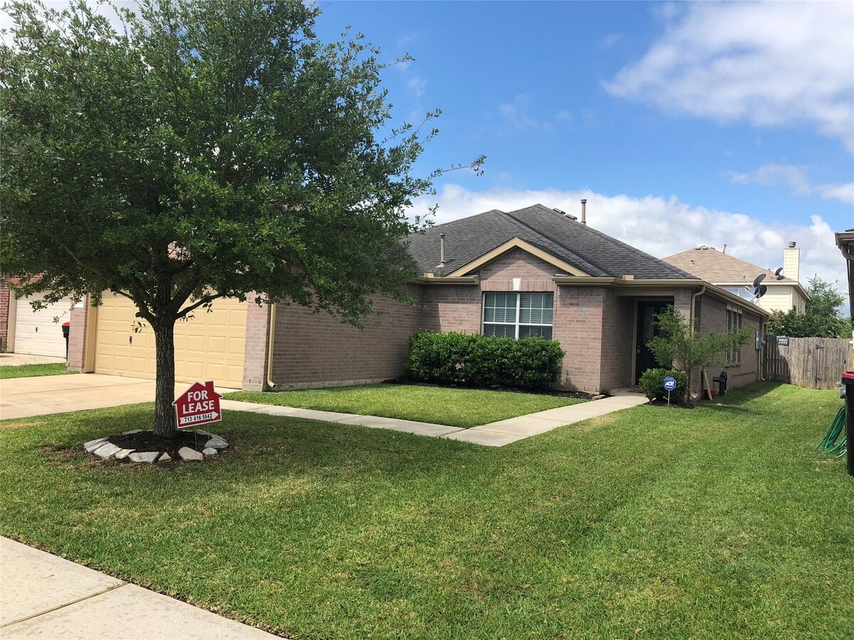 Photo - 19615 Hollington Dr