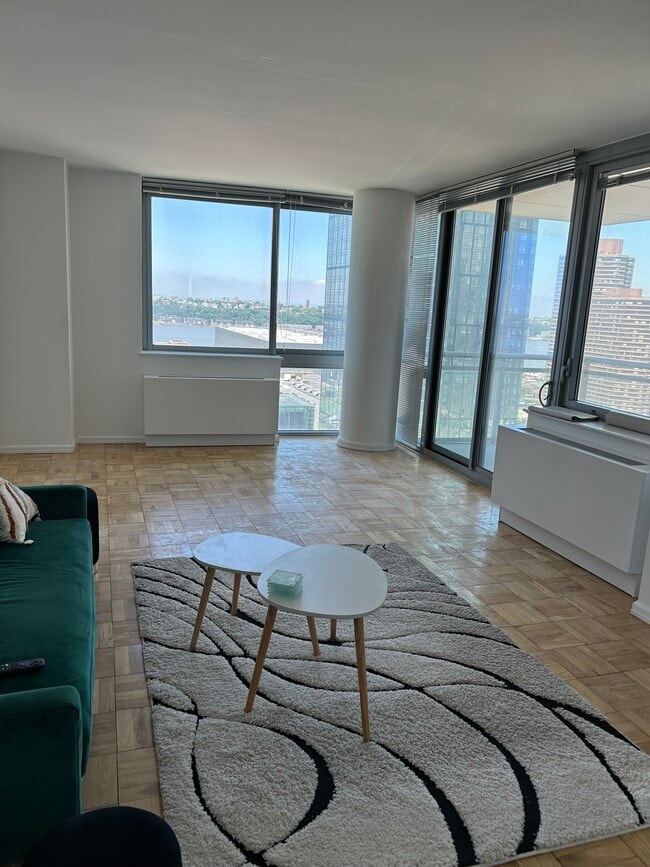 Building Photo - 516 9th Ave Unit 4 Rental