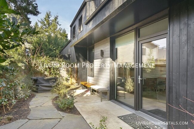 Photo - 4863 NE Going St