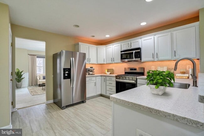 Building Photo - 115 Gleneagles Dr