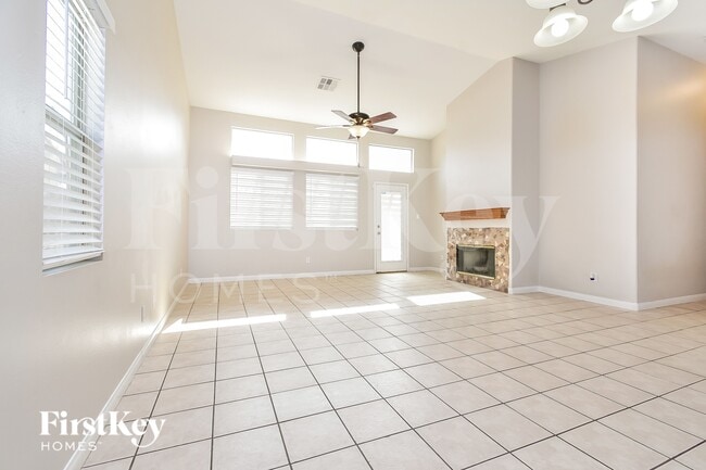 Photo - 3909 Linniki St