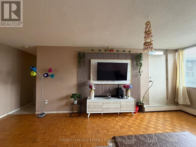 Photo - 2121 Roche Ct Unit 725