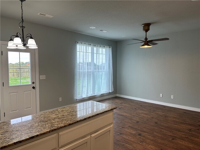 Photo - 815 Baker St NW