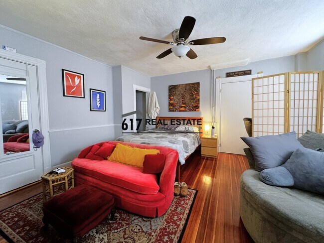 Photo - 237 N Harvard St Unit 1L
