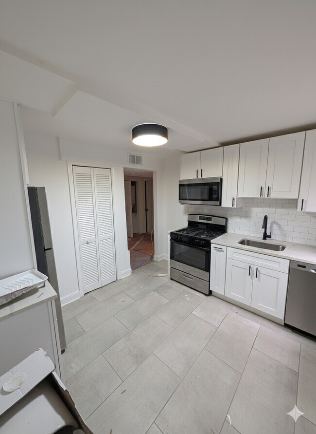 Photo - 1362 N Bosworth Ave Unidad B3