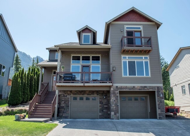 Building Photo - Application Pending - 4 Bedroom Home For R...