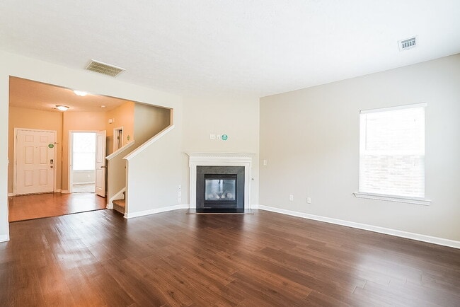 Photo - 1718 Hartford Ln