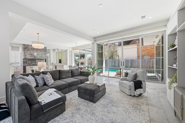 Photo - 2615 Yupon St