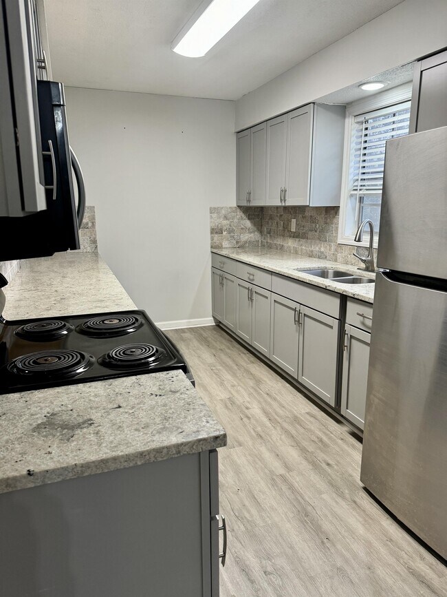 Photo - 5832 Gleneden Dr