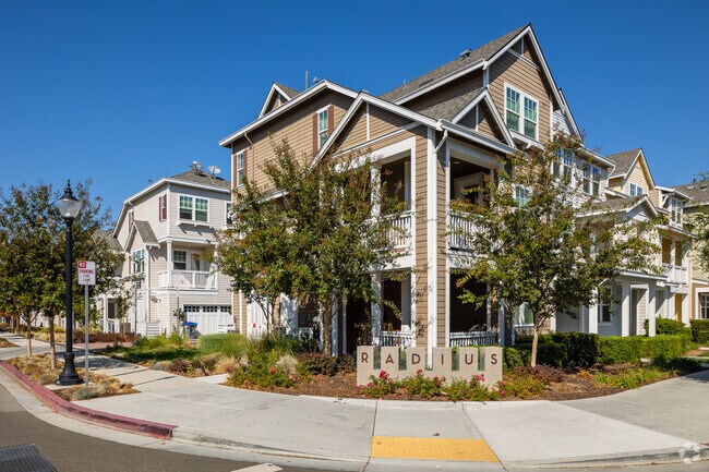 Primary - Radius Apartments