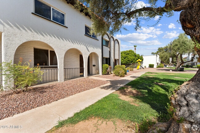 Building Photo - 4251 N Miller Rd Rental