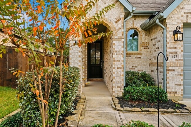 Photo - 127 Lukewood Cir