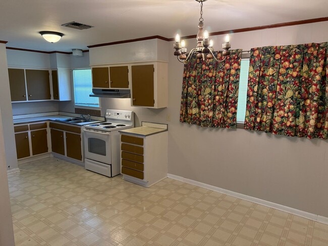 Photo - 3 Bed/1.5 Bath in Broadmoor School District