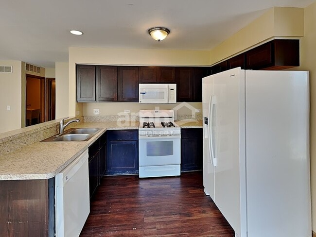 Photo - 547 Greystone Ln