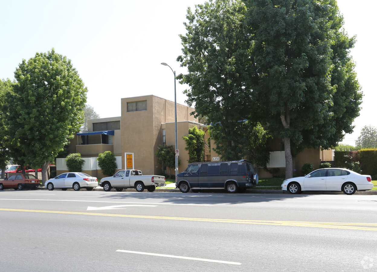 Photo - 6350 Reseda Blvd Apartments