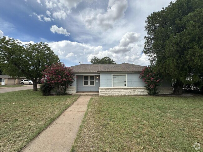 Building Photo - 3/2/2 close to Texas Tech! Rental