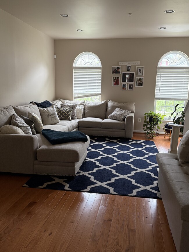 LivingRoom - 130 Danbury St SW