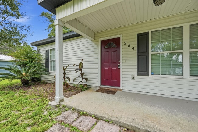 Photo - 254 Iris Ln