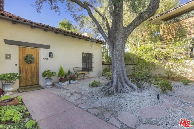 Photo - 2071 Escarpa Dr