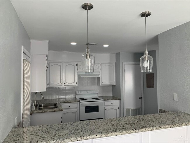 Photo - 10 Jason Ave Unidad 8