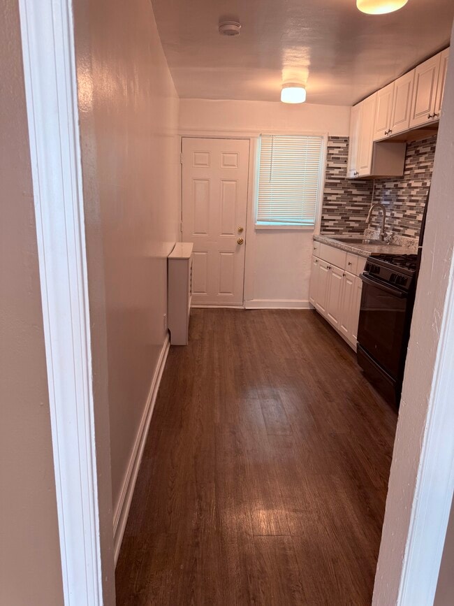 Kitchen - 1868 Park Blvd Unit A