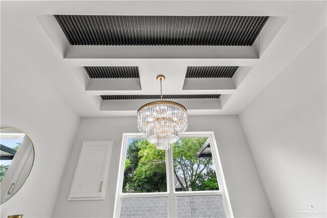 Photo - 27 N Crown Point