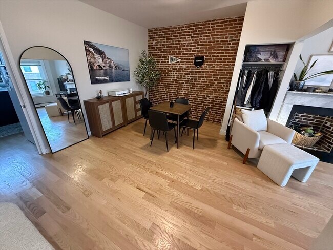 Photo - 179 Webster St