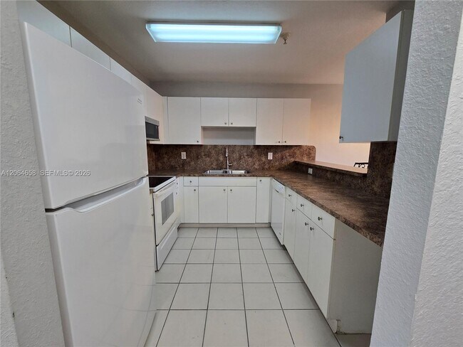 Photo - 1627 NW 18th St Unit 403