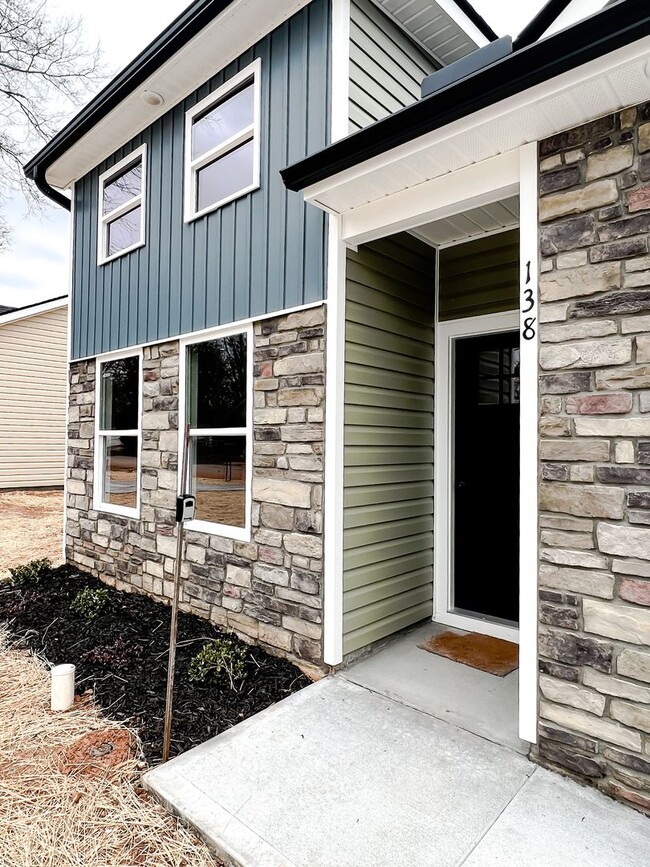 Photo - 3 Bedroom 2 Full Bath HOUSE with GARAGE