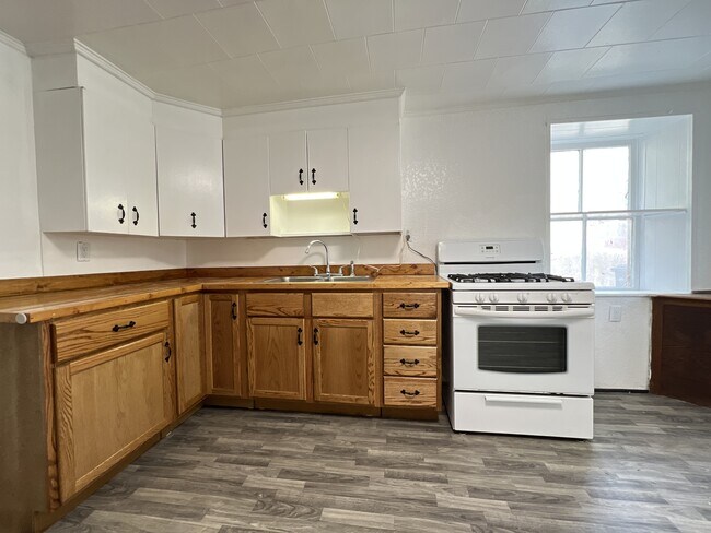 Photo - 943 High Bluff St