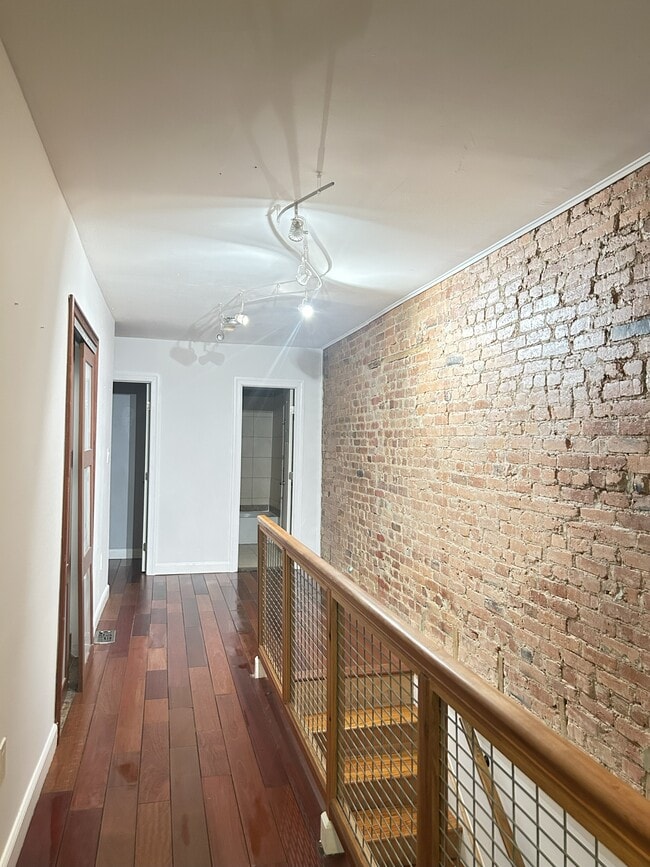 2nd Level - 118 Bates St NW