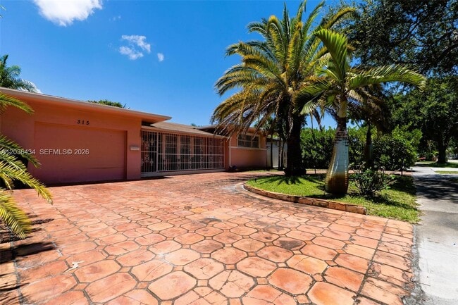 Photo - 315 NW 124th St