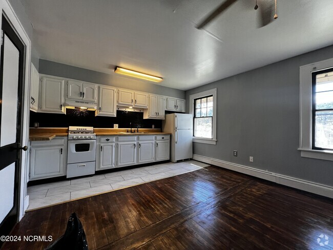 Building Photo - 1221 Riverside Ave Unit 2b Rental