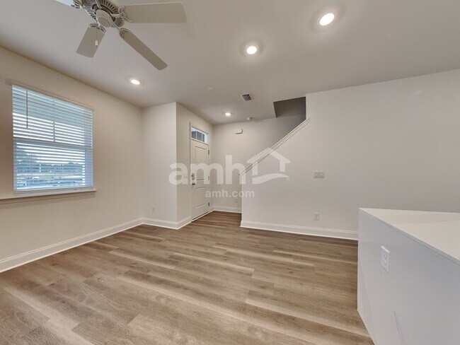 Photo - 106 Slice Dr