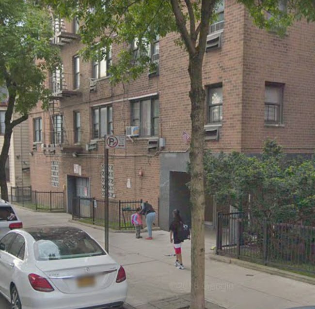 Building Photo - 254 E 202nd St Unit G