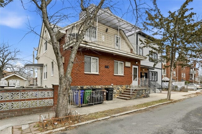 Building Photo - 1-12 Walnut St Unit 2nd Floor