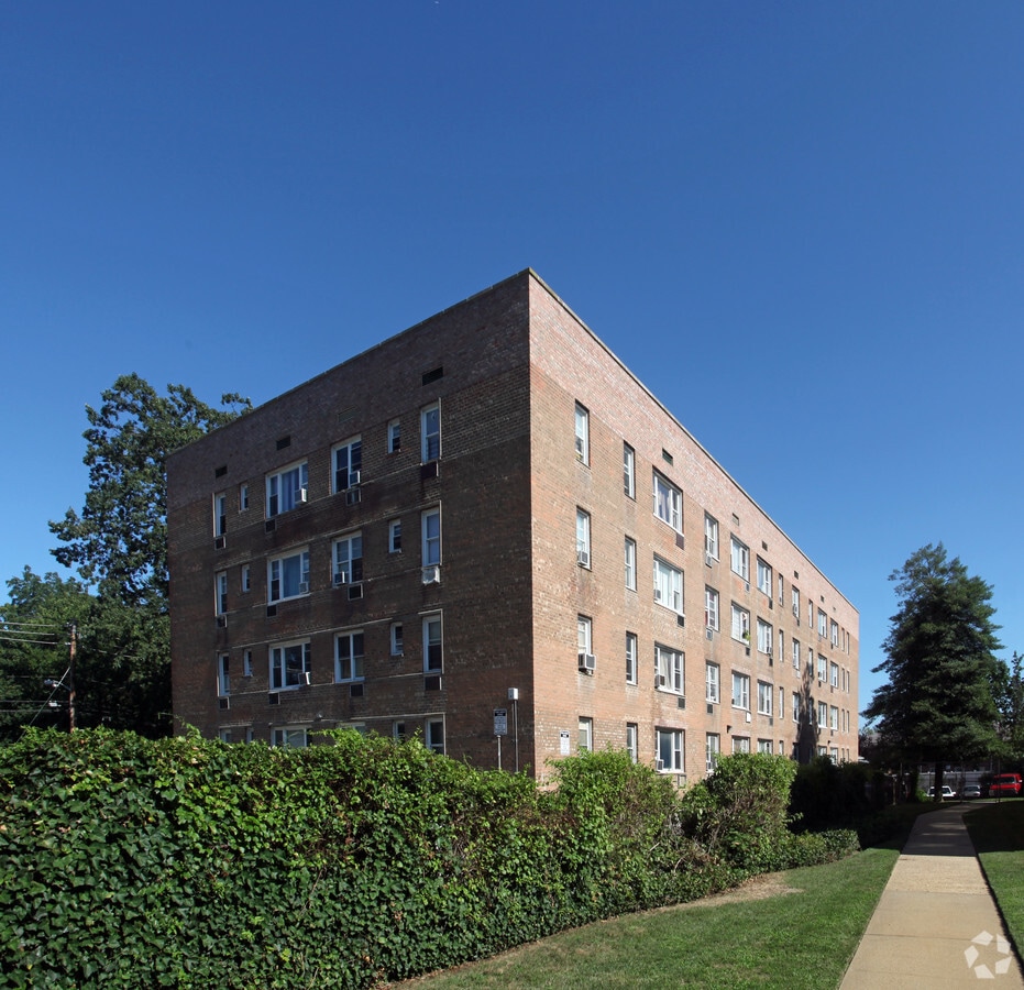 Photo - 160 Guy Lombardo Ave