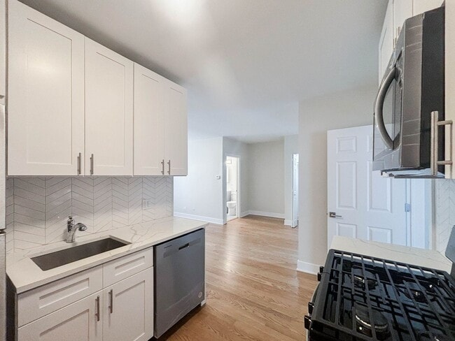 Building Photo - 1948 W Wilson Ave Unit 2