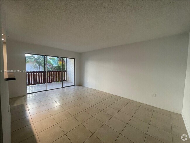 Building Photo - 10641 SW 108th Ave Unit 2I Rental