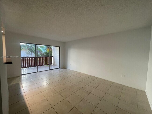Photo - 10641 SW 108th Ave Unidad 2I Rental