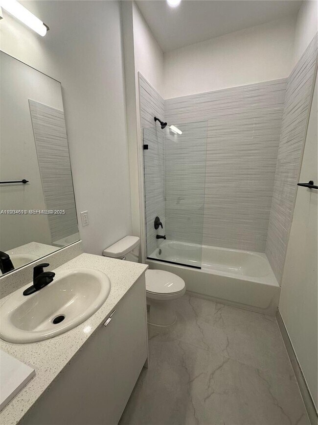 Photo - 3422 NW 5th Ave Unit 407