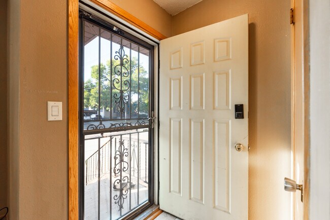 Photo - 204 3rd St NW