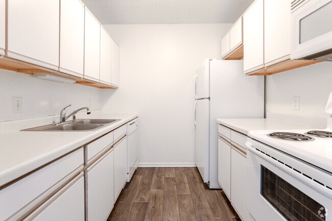 2BR, 1BA Townhome - 853 SF