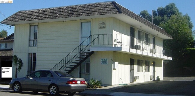Building Photo - 22 S Lake Dr Unit B