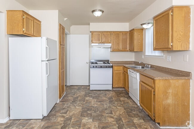 2BR, 1BA - 845 SF - Auburn Village Townhomes