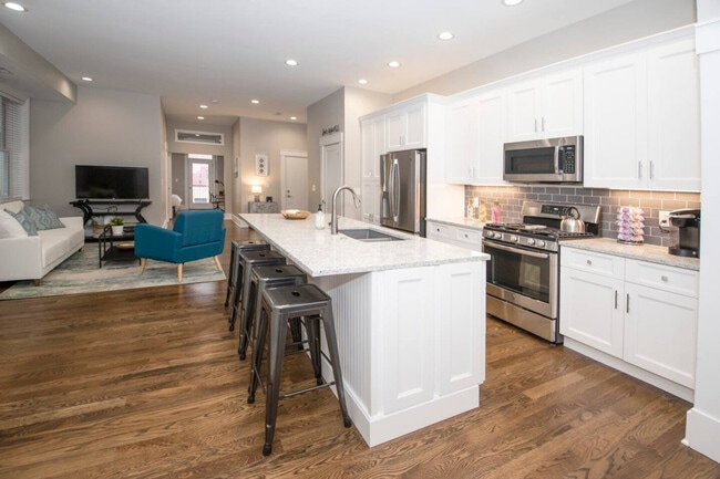 333 E 8th St Unit SI ID1624837P